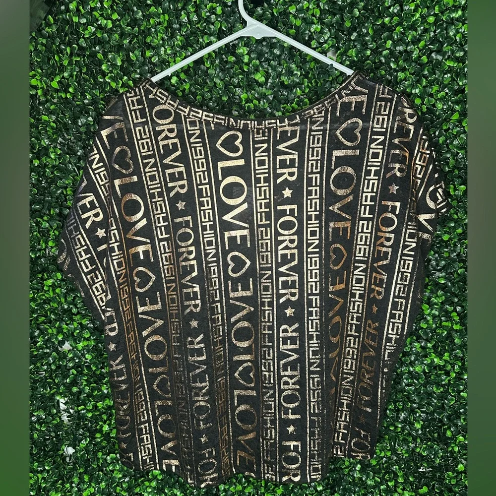 Graphic Button Crop Top - Picture 2 of 3